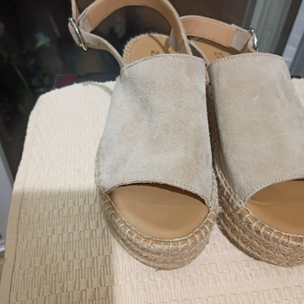 NWT.Elegant Beige Suede Espadrille Wedge Sandalsn - Picture 4 of 10